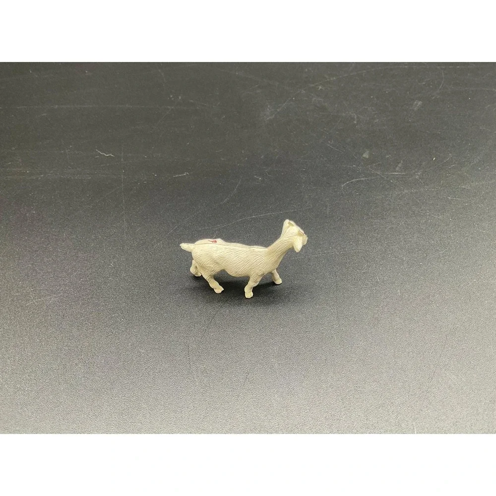 Vintage Plastic Goat Figure 2‑3″ Tall Farm Animal Figure Beige Toy Collectible‎
